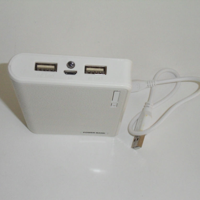 Power bank 12000 mAh ��� PDA, PSP, MP3, MP4, Ipad, Ipod, DV, GPS etc.